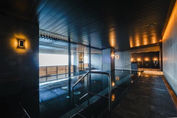 THERMAL SPA S.WAVEのモダンな温泉施設
