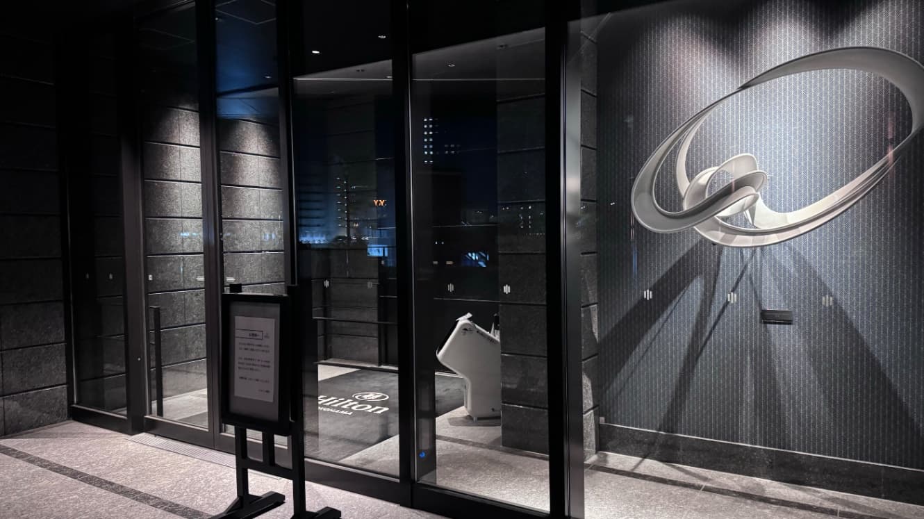 Hilton横浜のスタイリッシュなロビー