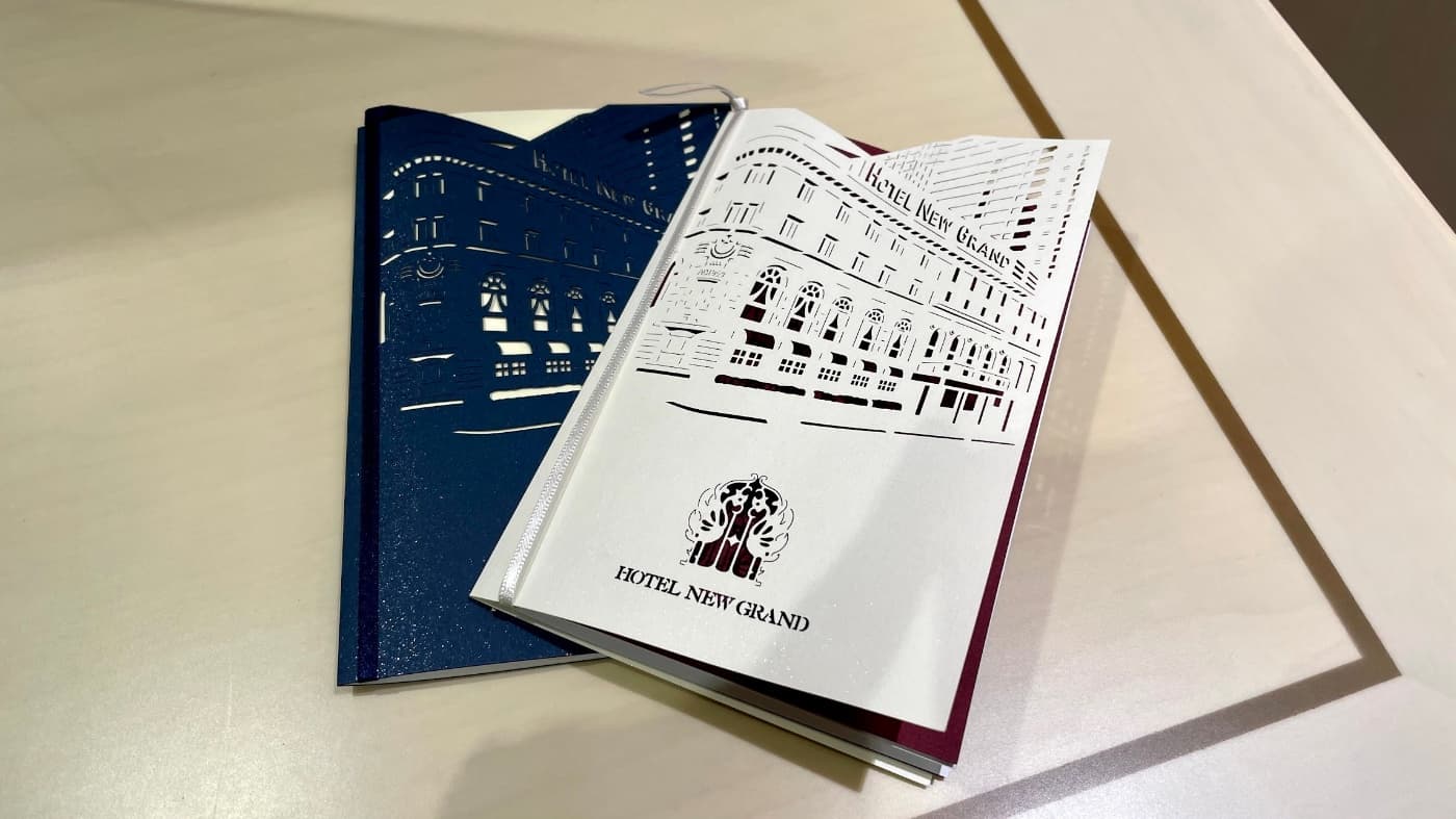 新郎新婦それぞれの招待状デザイン